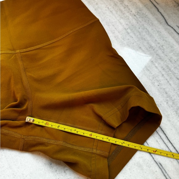 Lululemon Wunder under train high rise shorts size 4 - Picture 2 of 4